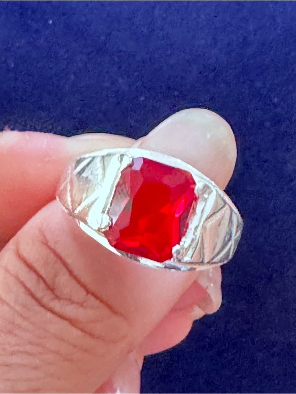 925 Sterling Silver men’s Ring with Red Gemstone. Size 10. New